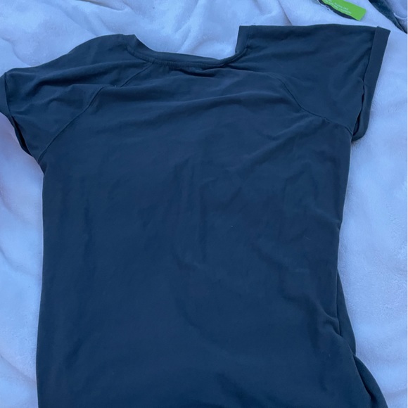 Grey basic tee. Loose fitting. - Picture 2 of 3